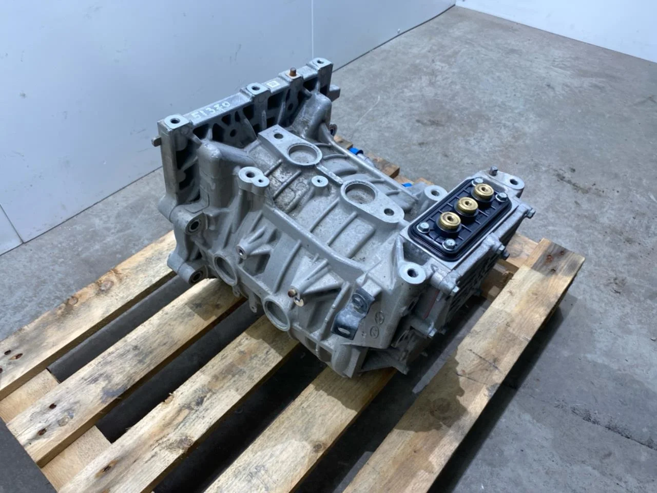 Hyundai KONA / ELECTRIC 2018-23 Front electric motor view 3