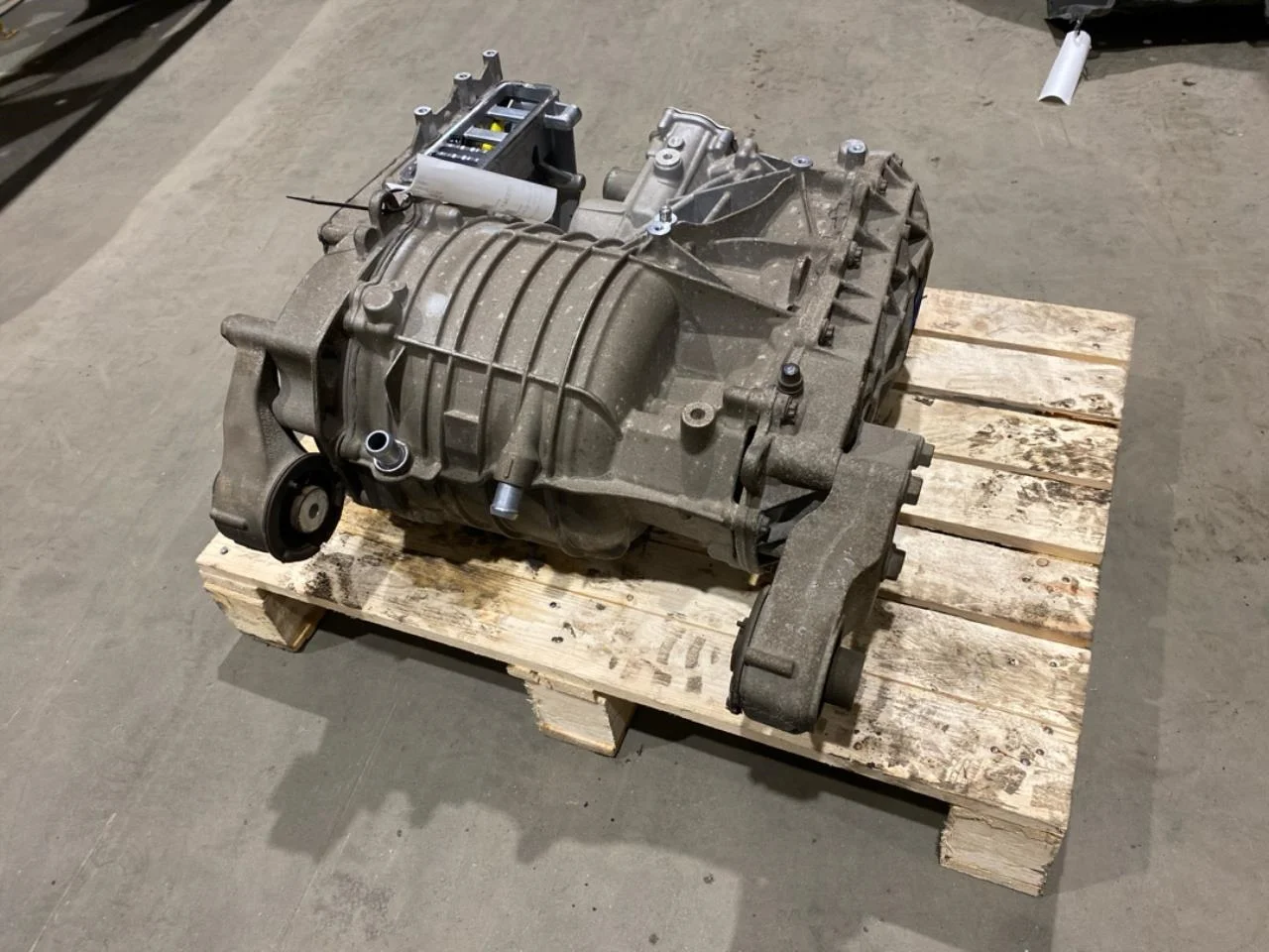 Fisker OCEAN Elektromos motor, hátsó nézet 3