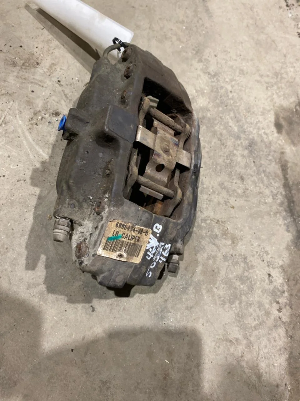 Tesla MODEL S 2013- Rear left brake caliper view 2