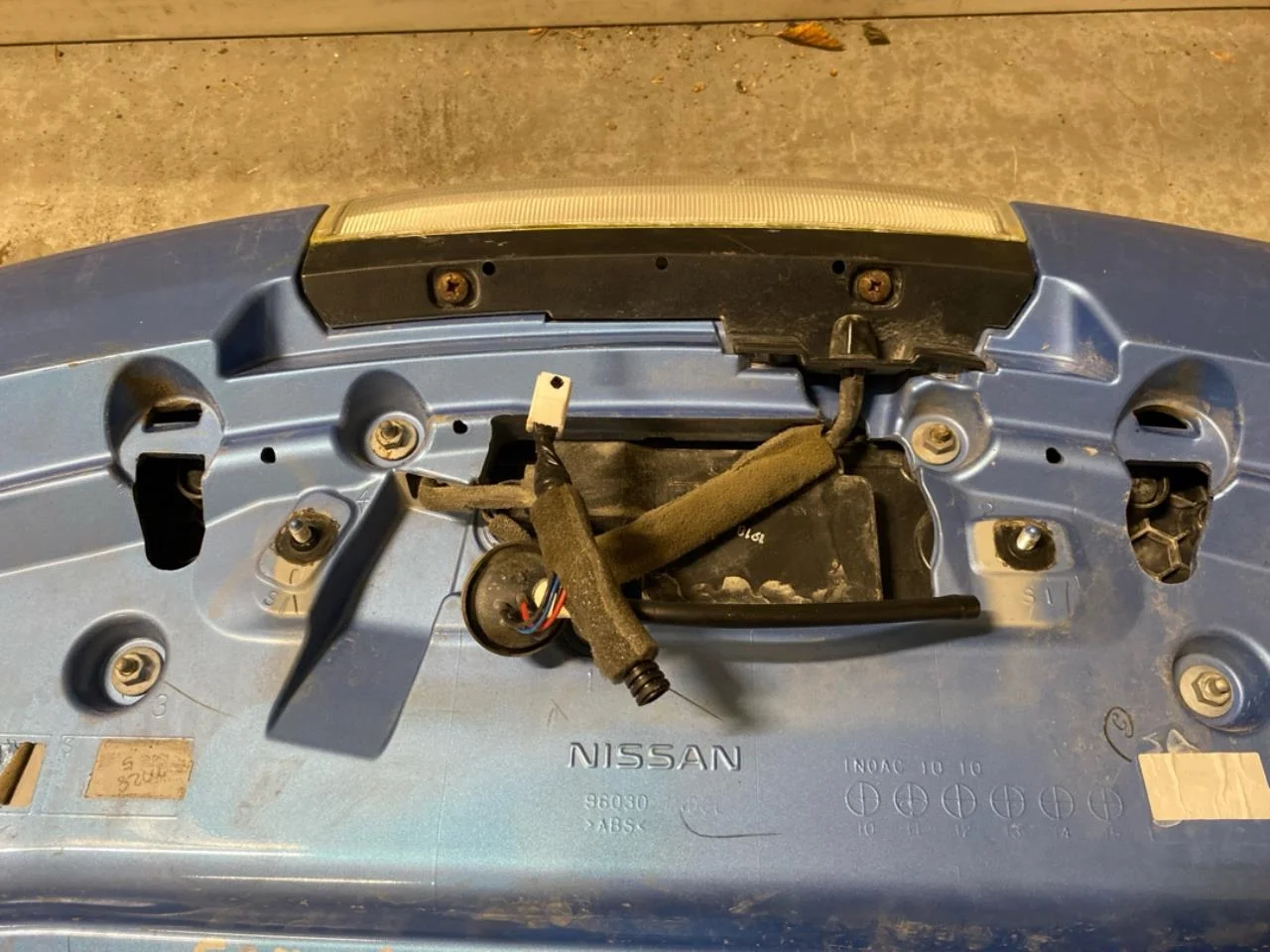 Nissan LEAF 2011-17 Spoiler, tailgate view 3