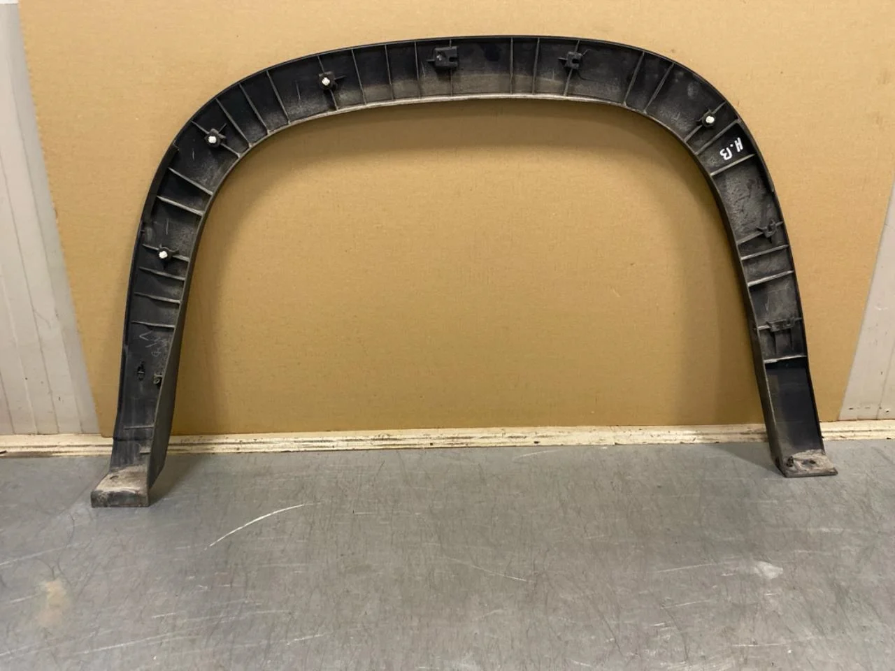 Maxus E-DELIVER9 2022- Wheel arch trim view 2