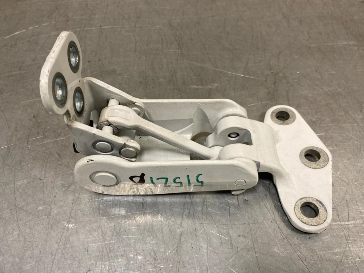 Maxus E-DELIVER9 2022- Door hinge