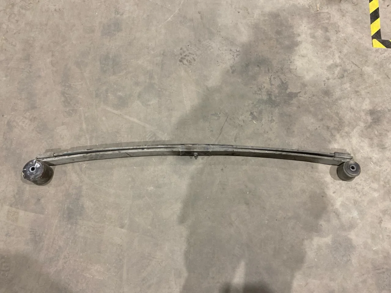 Maxus E-DELIVER9 2022- Leaf spring, rear view 2