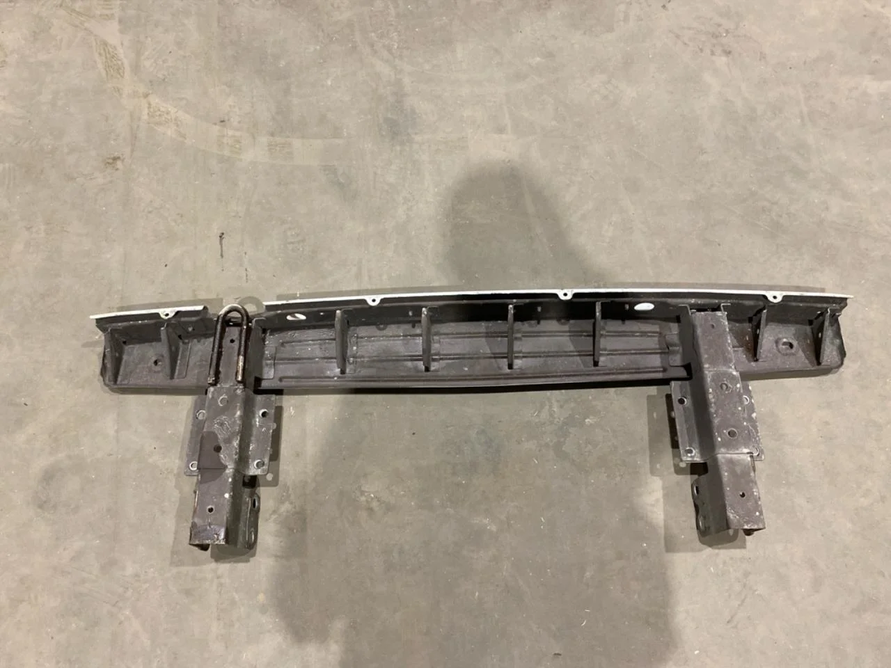 Maxus E-DELIVER9 2022- Bumper reinforcement beam, rear view 3