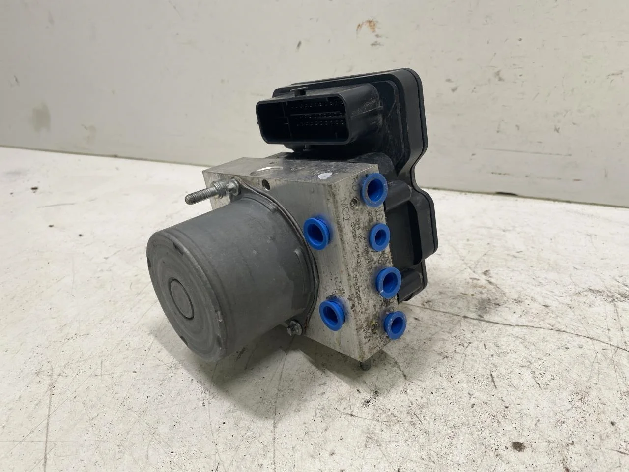 Renault ZOE/E- TECH 2013--> ABS hydraulic unit view 2