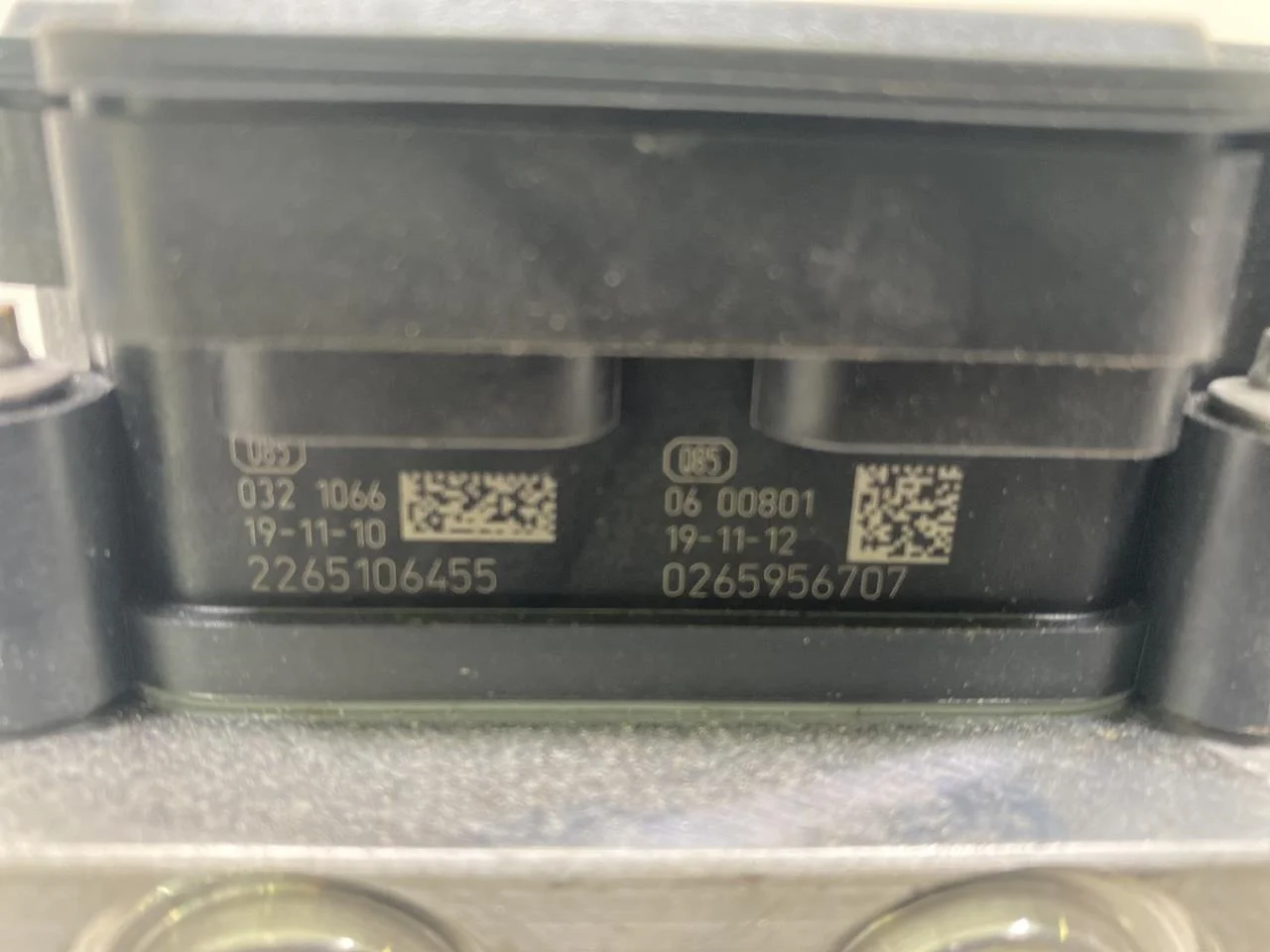 Renault ZOE/E- TECH 2013--> ABS hydraulic unit view 4