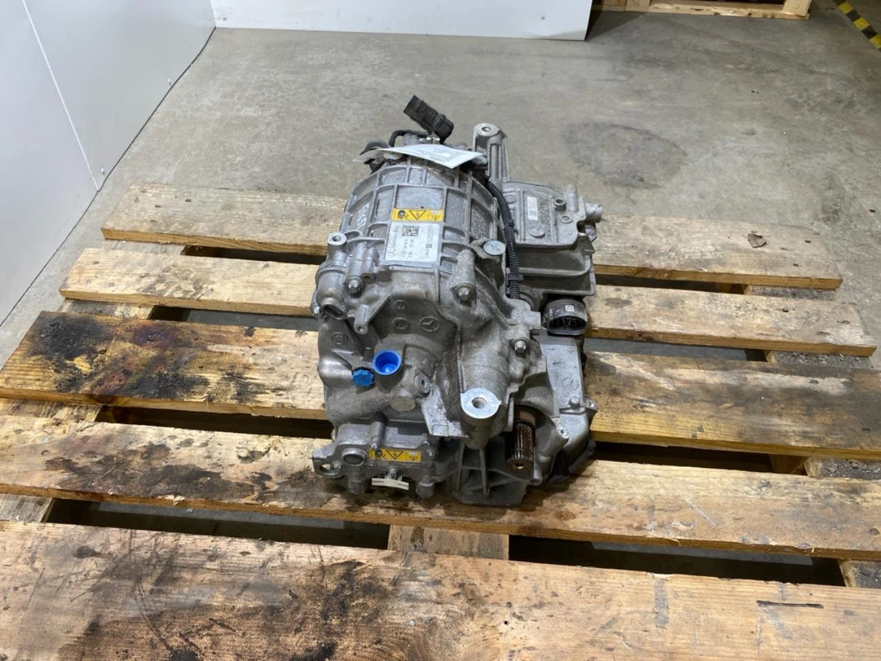 Mercedes EQB X243 2022- Elektromos motor, hátsó nézet 2