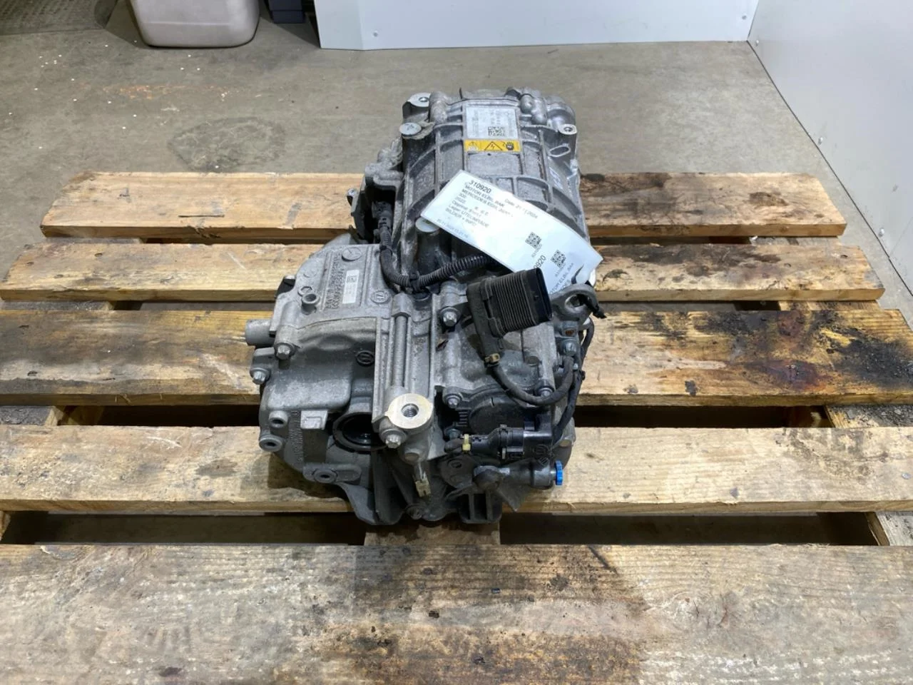 Mercedes EQB X243 2022- Elektromos motor, hátsó nézet 3