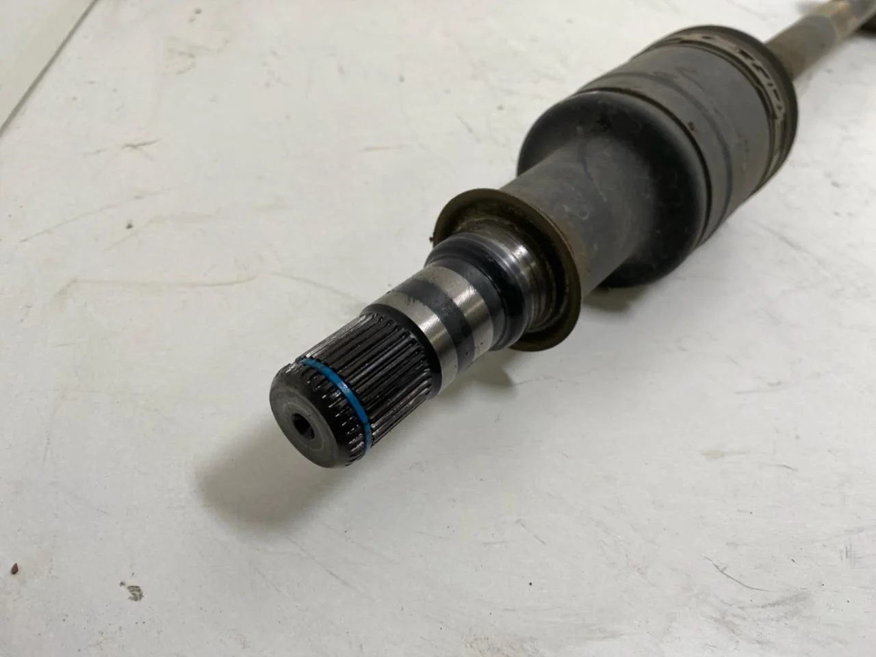 Mercedes EQB X243 2022- Rear right driveshaft view 2