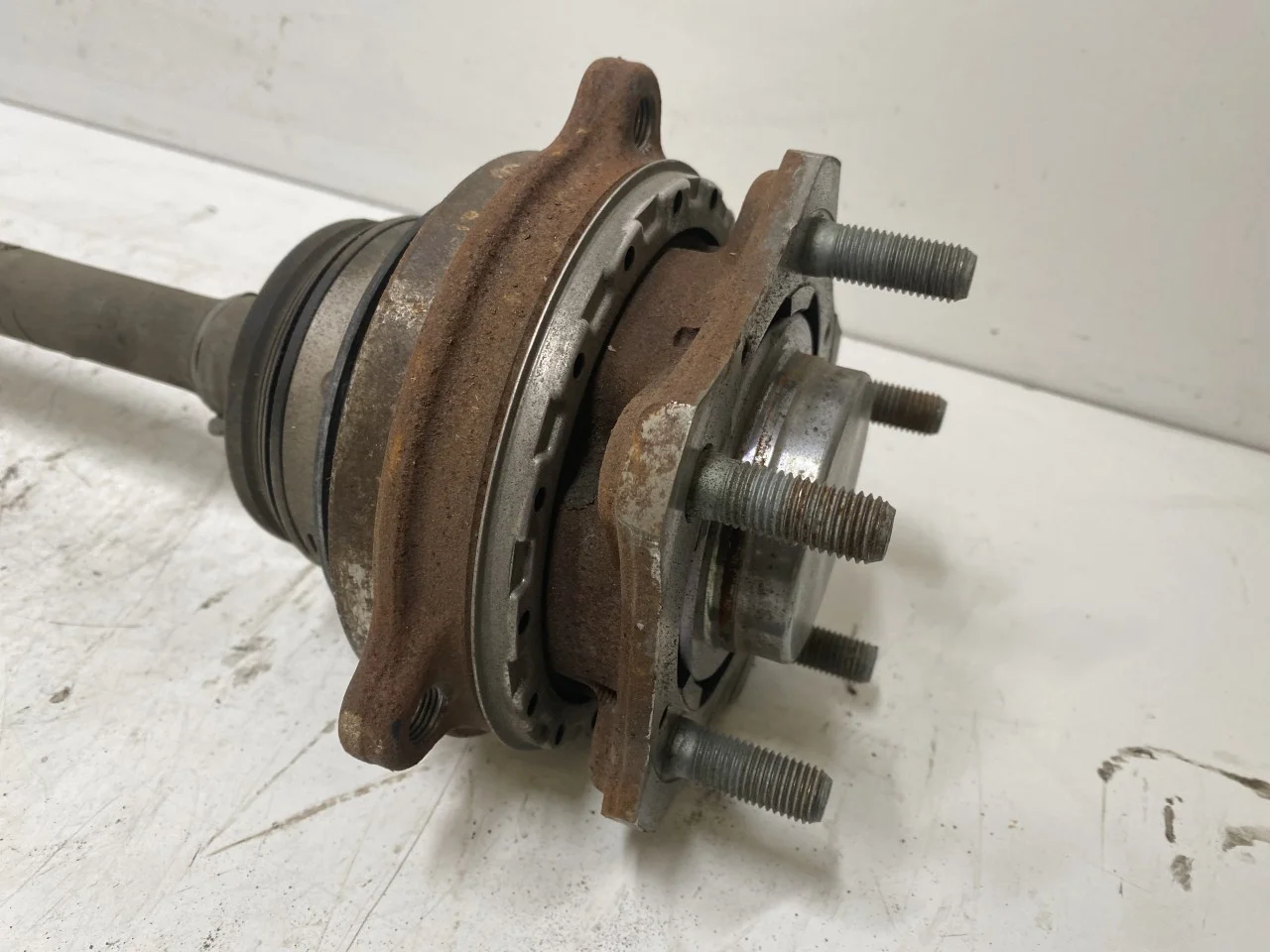 Hyundai IONIQ 5 NE 2022- Rear right driveshaft view 2