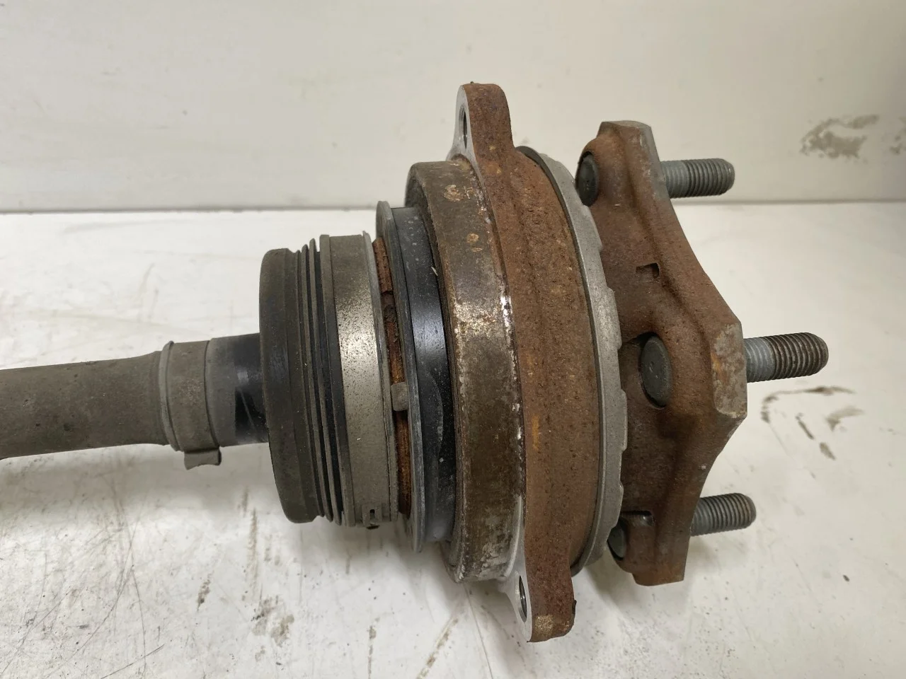 Hyundai IONIQ 5 NE 2022- Rear right driveshaft view 3