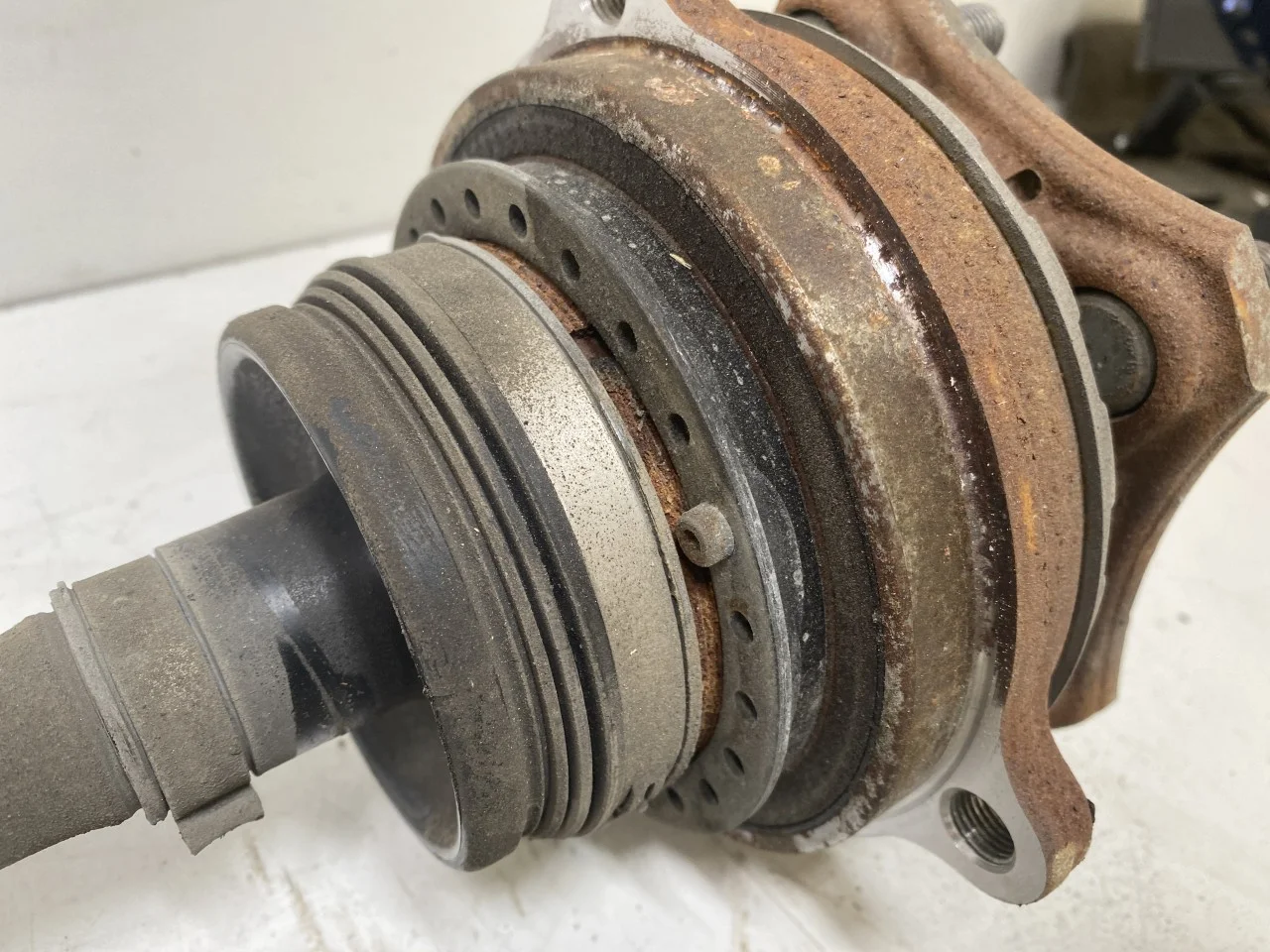 Hyundai IONIQ 5 NE 2022- Rear right driveshaft view 4