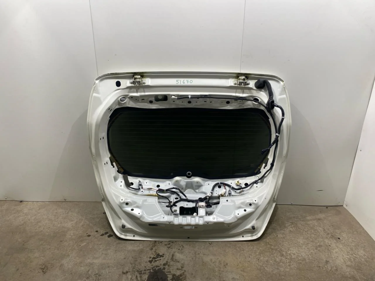 Nissan LEAF 2017-24 Tailgate, estate view 4