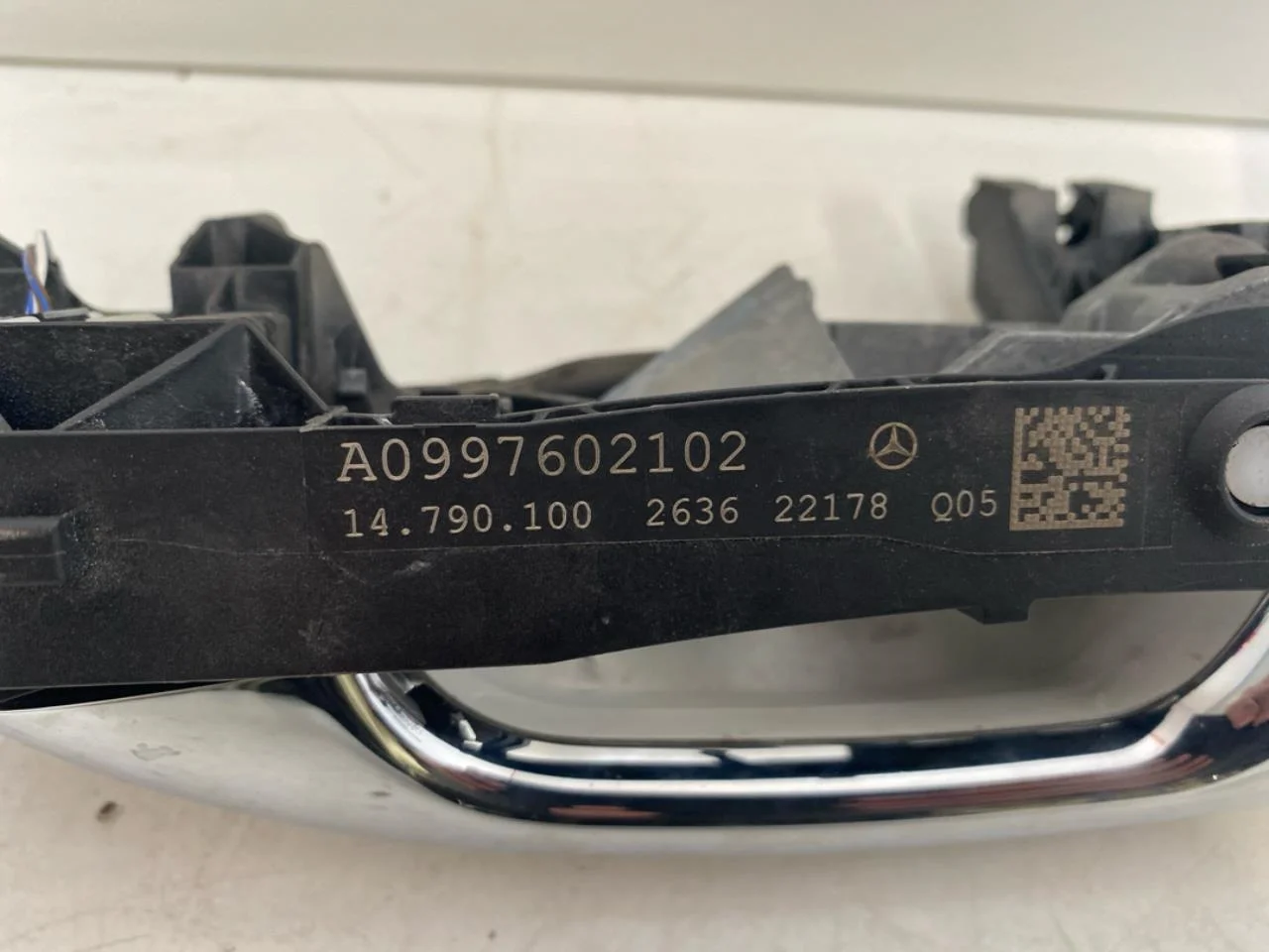 Mercedes EQB X243 2022- Left exterior door handle view 3