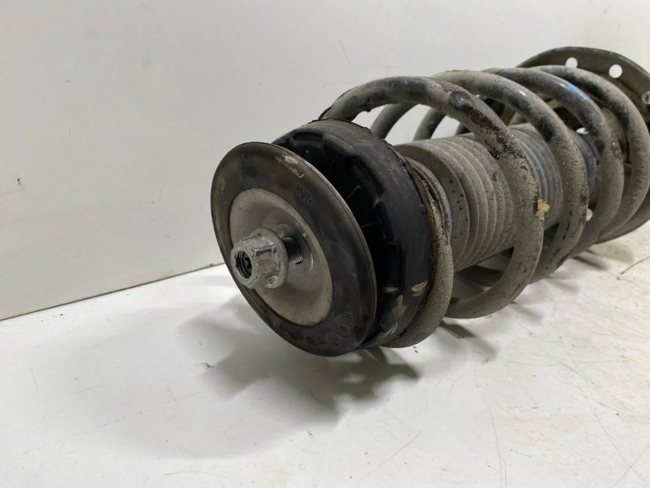 Mg MARVEL R 2022- Strut assembly, front left view 3