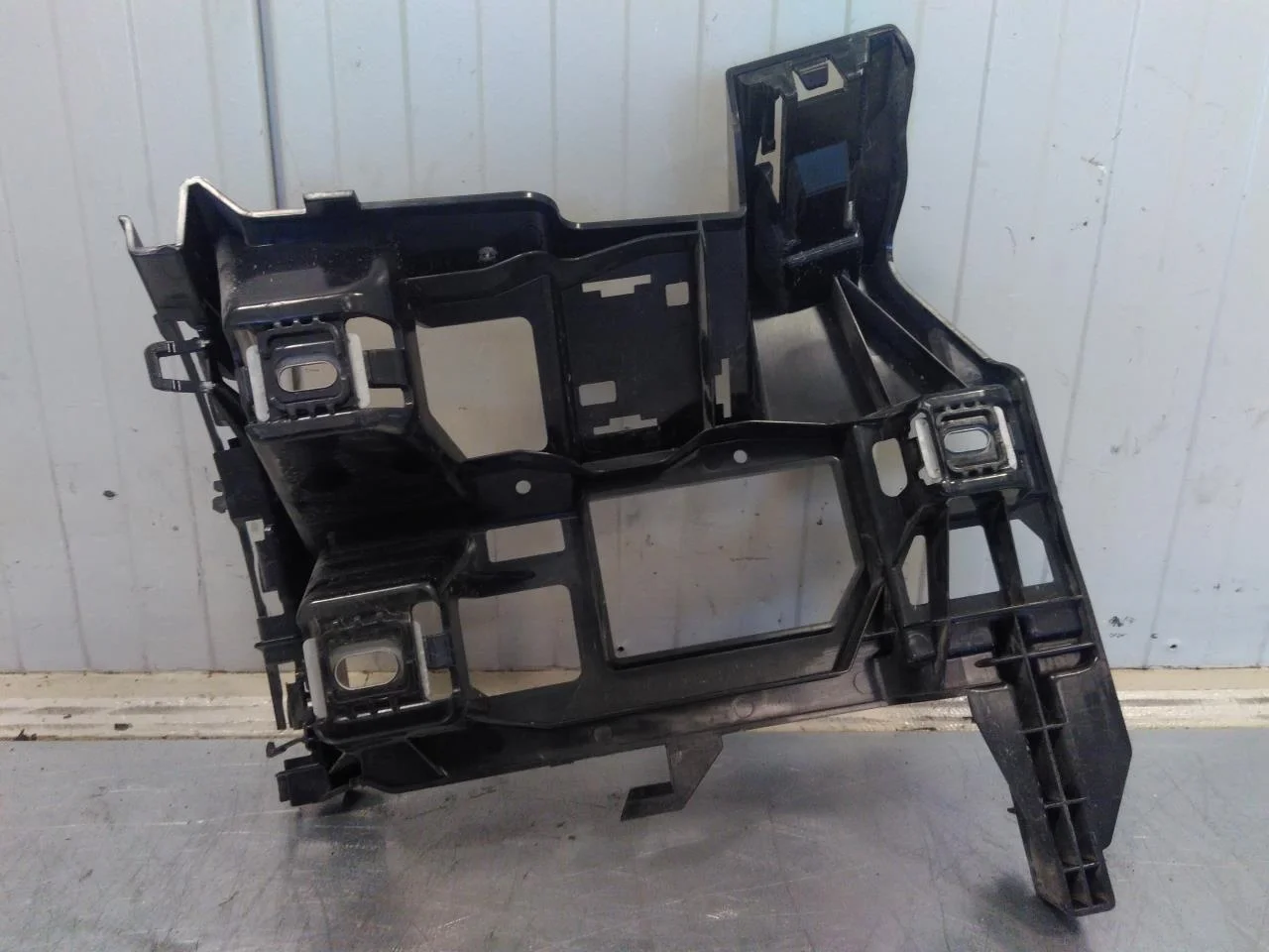 Mercedes EQS SUV X296 2022- Bumper reinforcement beam, rear view 2