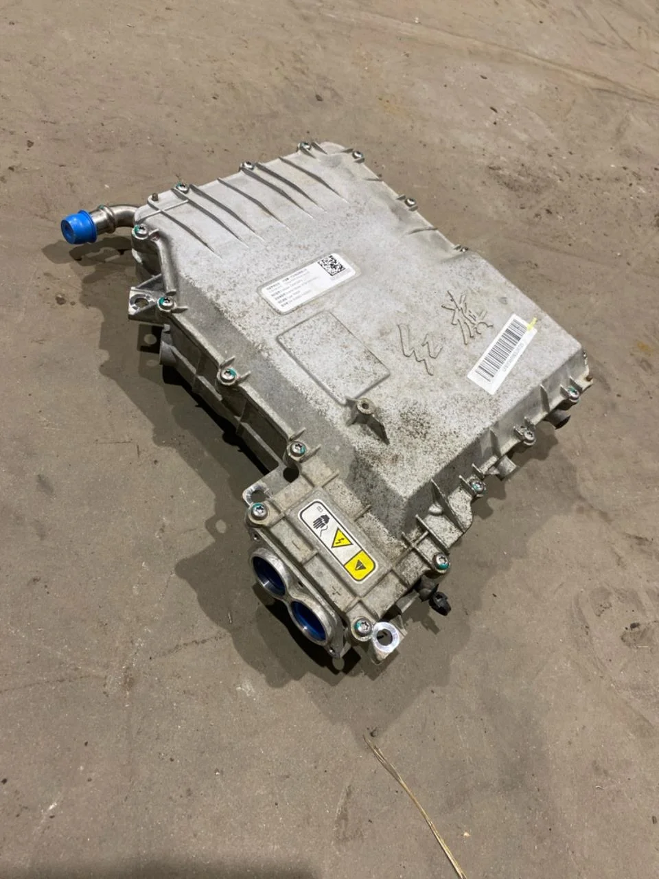 Hongqi E-HS9 2022- Inverter, 12-220V