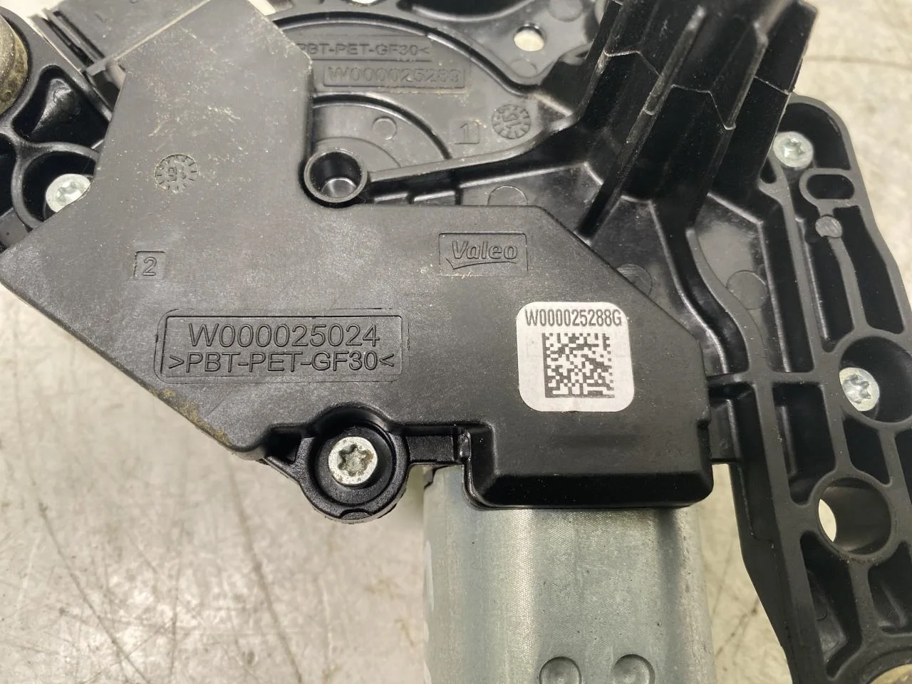 Mercedes B 180-200 W246/W242 2012-19 Ablaktörlő motor, csomagtérajtó nézet 3