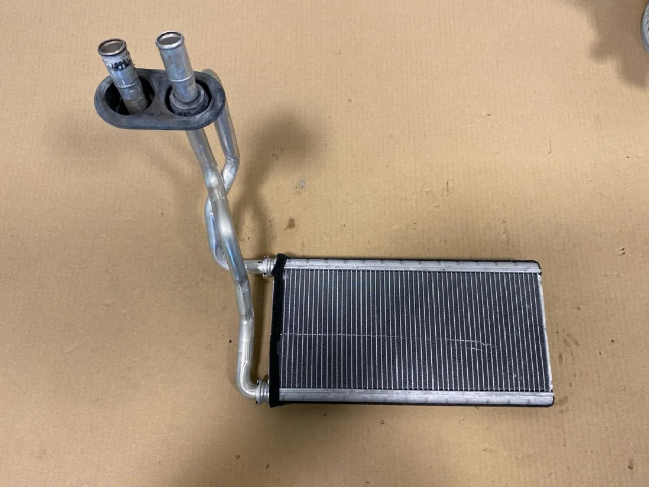 Hongqi E-HS9 2022- Heater matrix, without air conditioning