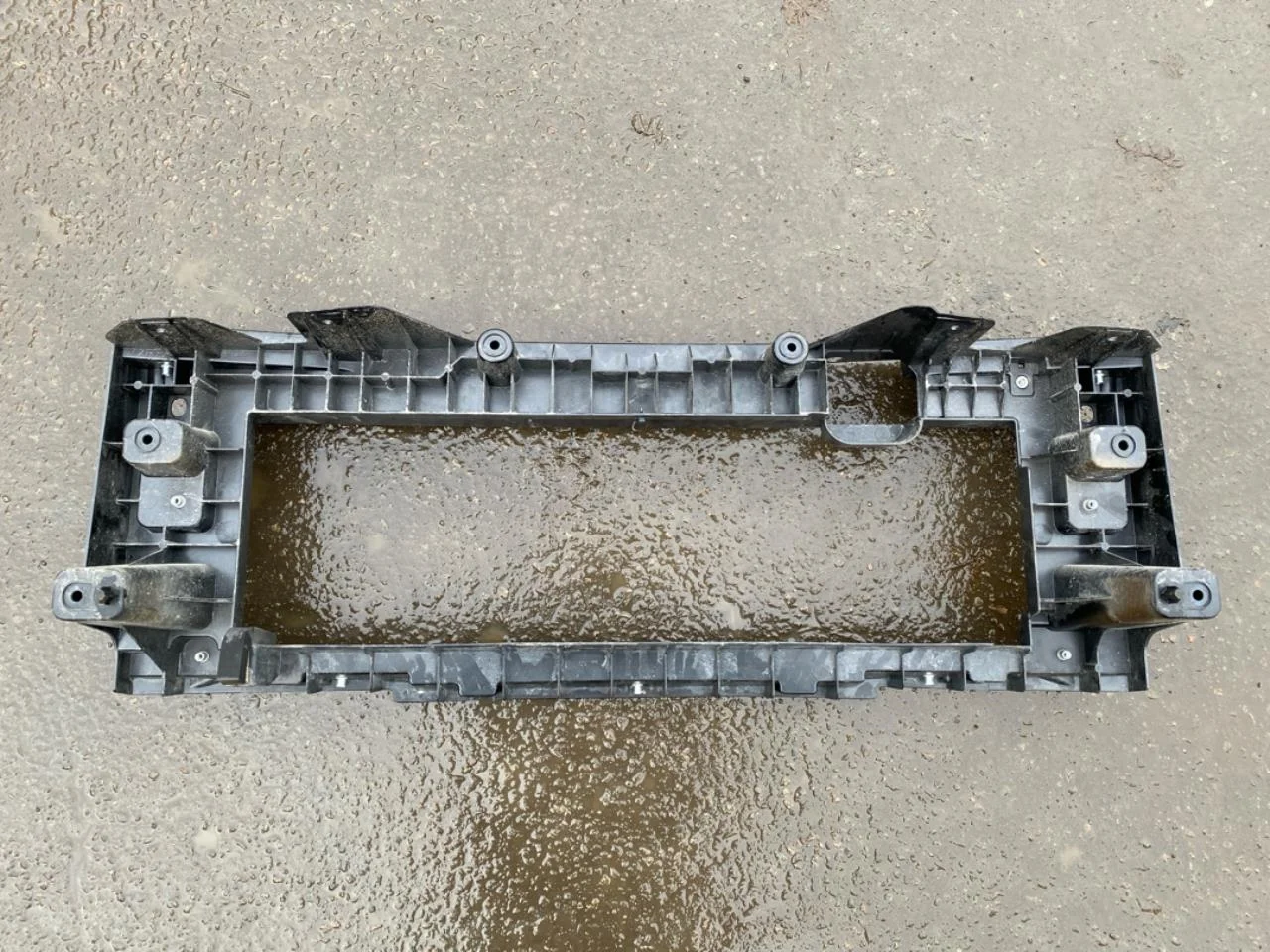 Hongqi E-HS9 2022- Upper front panel view 2