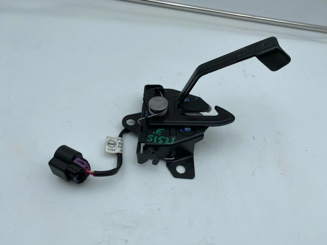 Maxus E-DELIVER9 2022- Hood latch