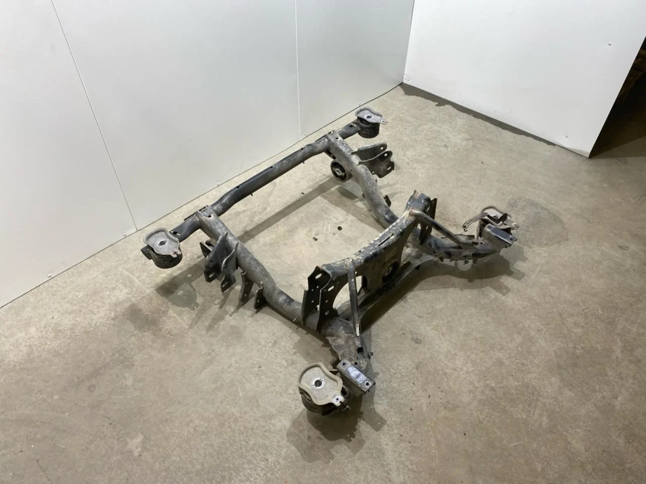 Skoda ENYAQ IV 2021- Rear axle crossmember / subframe view 2