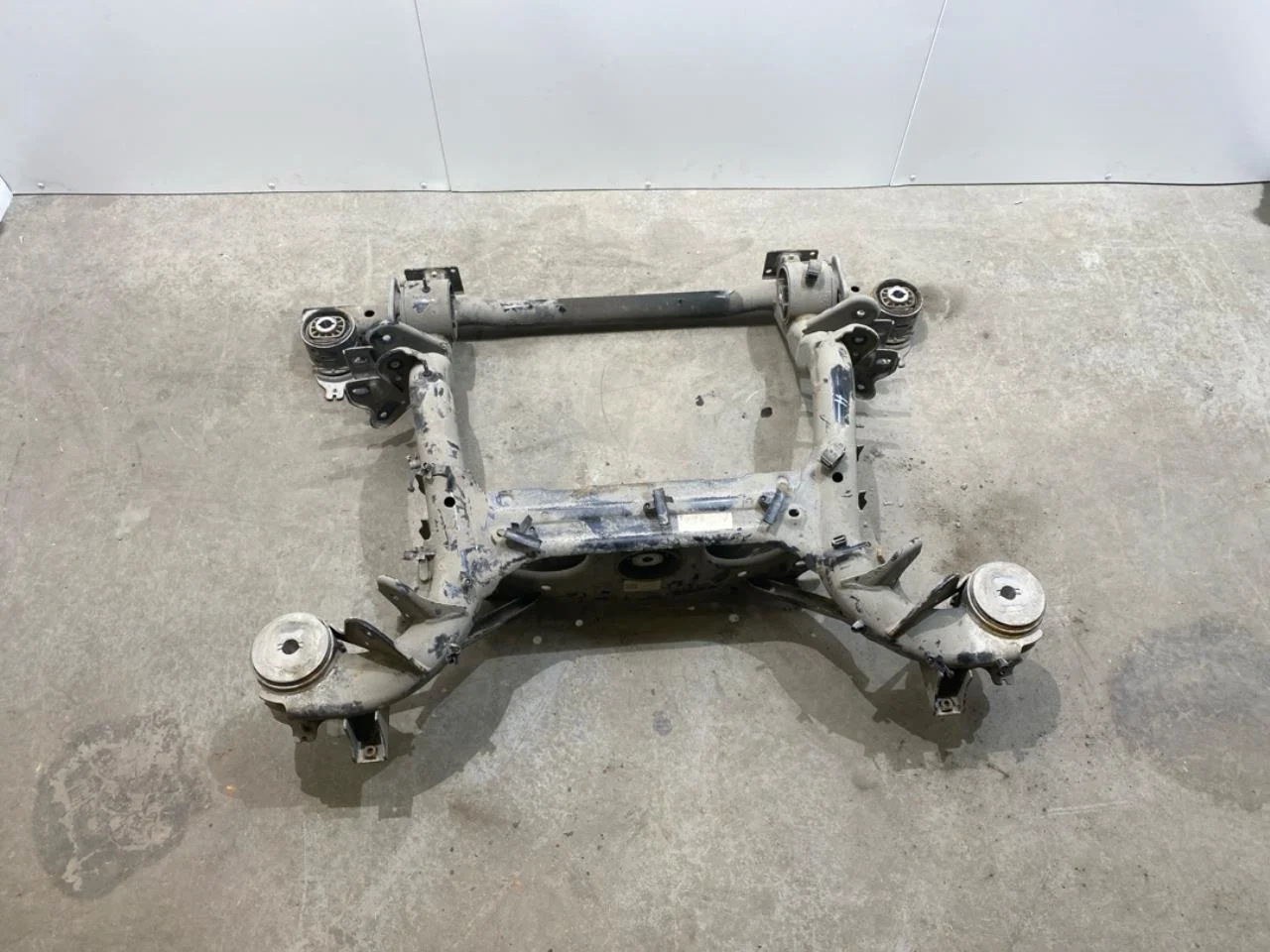 Skoda ENYAQ IV 2021- Rear axle crossmember / subframe view 4