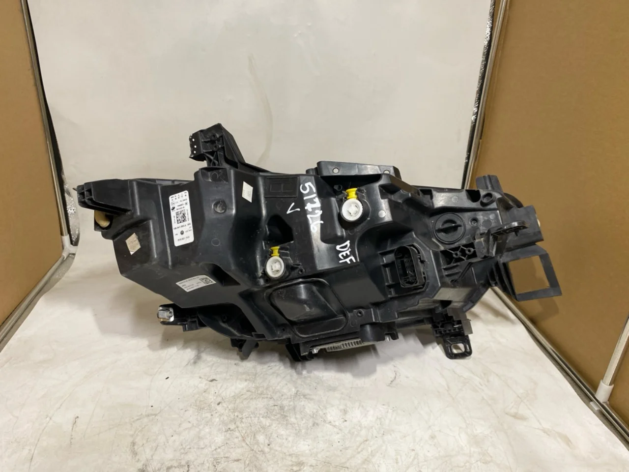 Volkswagen ID.3 2021- Left headlight view 2