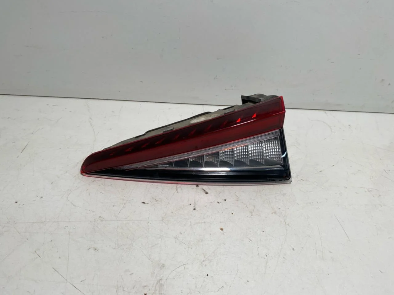 Skoda ENYAQ IV 2021- Lampă spate dreapta pe hayon, interioară