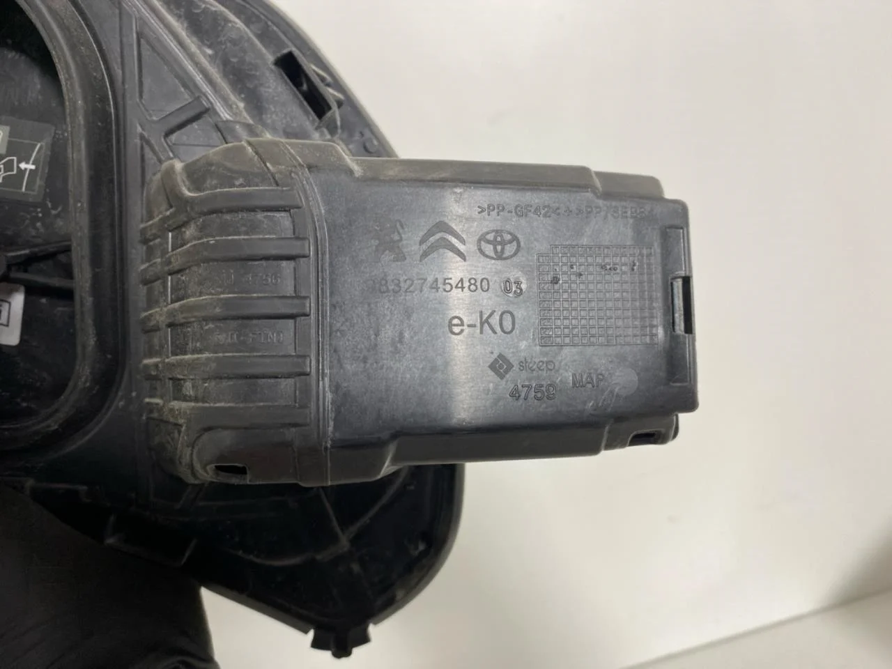 Opel / Vauxhall VIVARO 2020- Capac port încărcare, electric / hibrid vedere 3