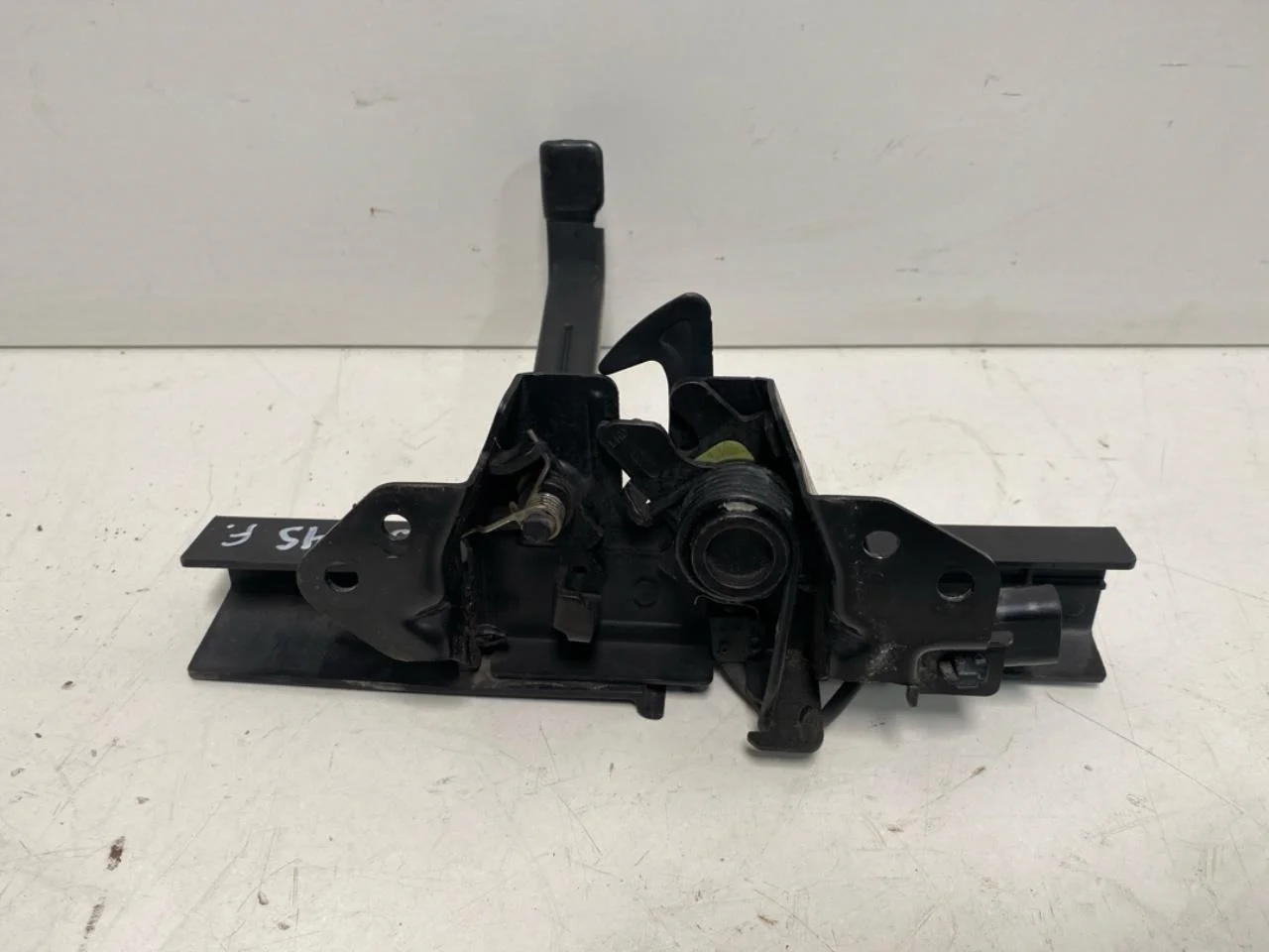 Hyundai IONIQ 5 NE 2022- Hood latch view 2