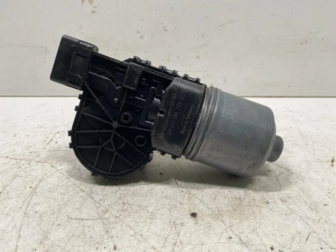 Renault ZOE/E- TECH 2013--> Windshield wiper motor