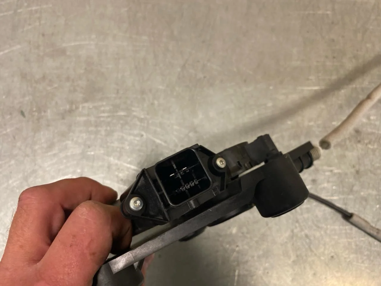 Fisker OCEAN Electric window regulator, complete view 3