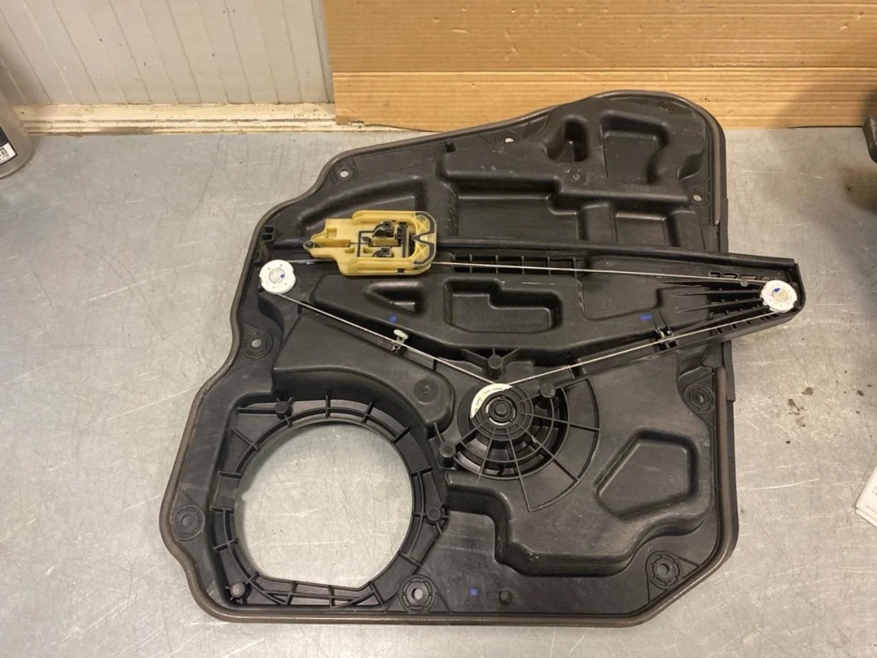 Mg MARVEL R 2022- Electric window regulator, complete view 2