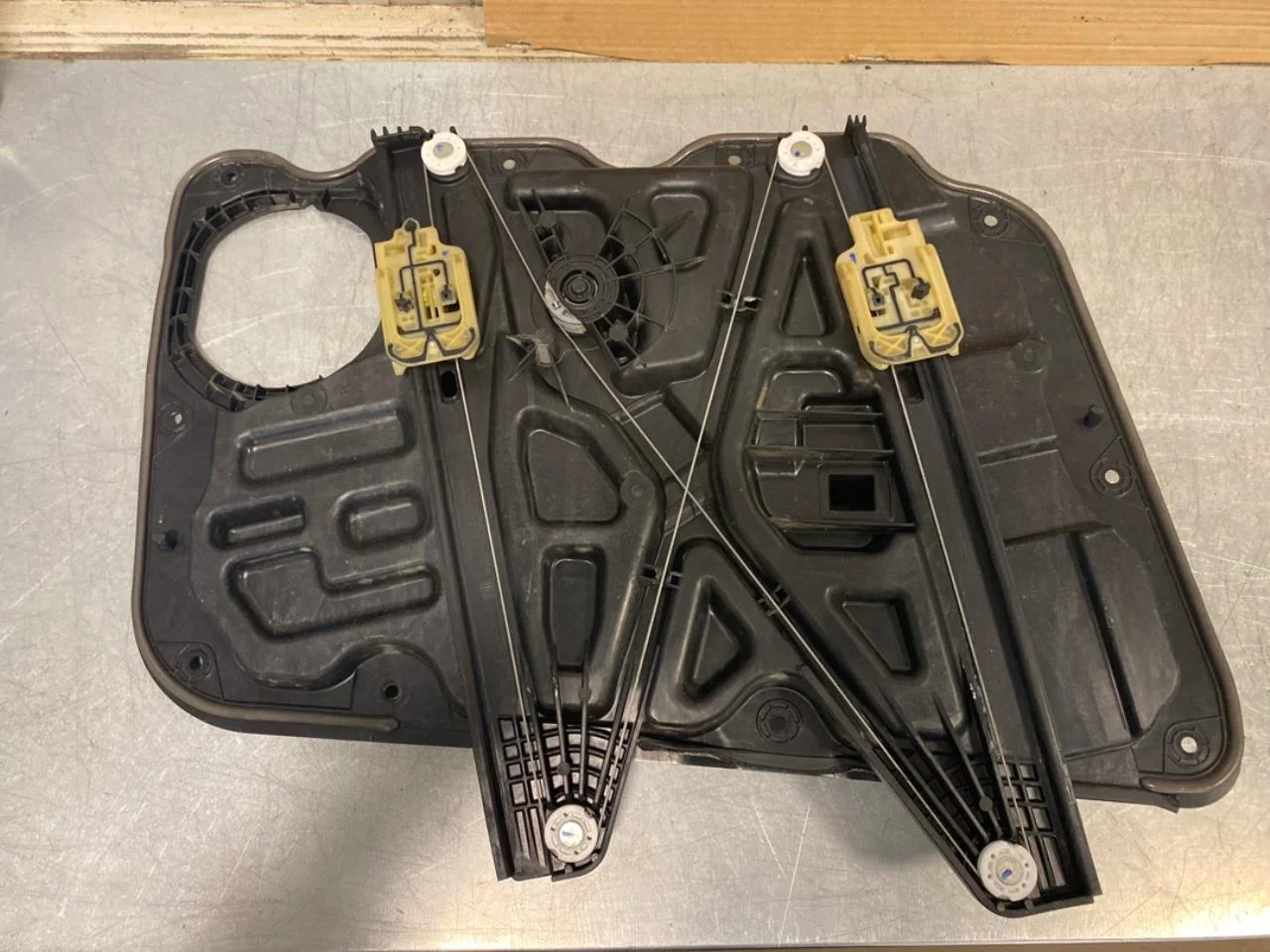 Mg MARVEL R 2022- Electric window regulator, complete view 4