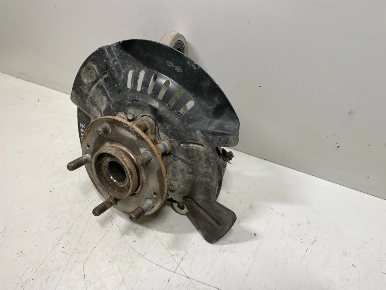 Hyundai KONA / ELECTRIC 2018-23 Stub axle carrier, left front view 3