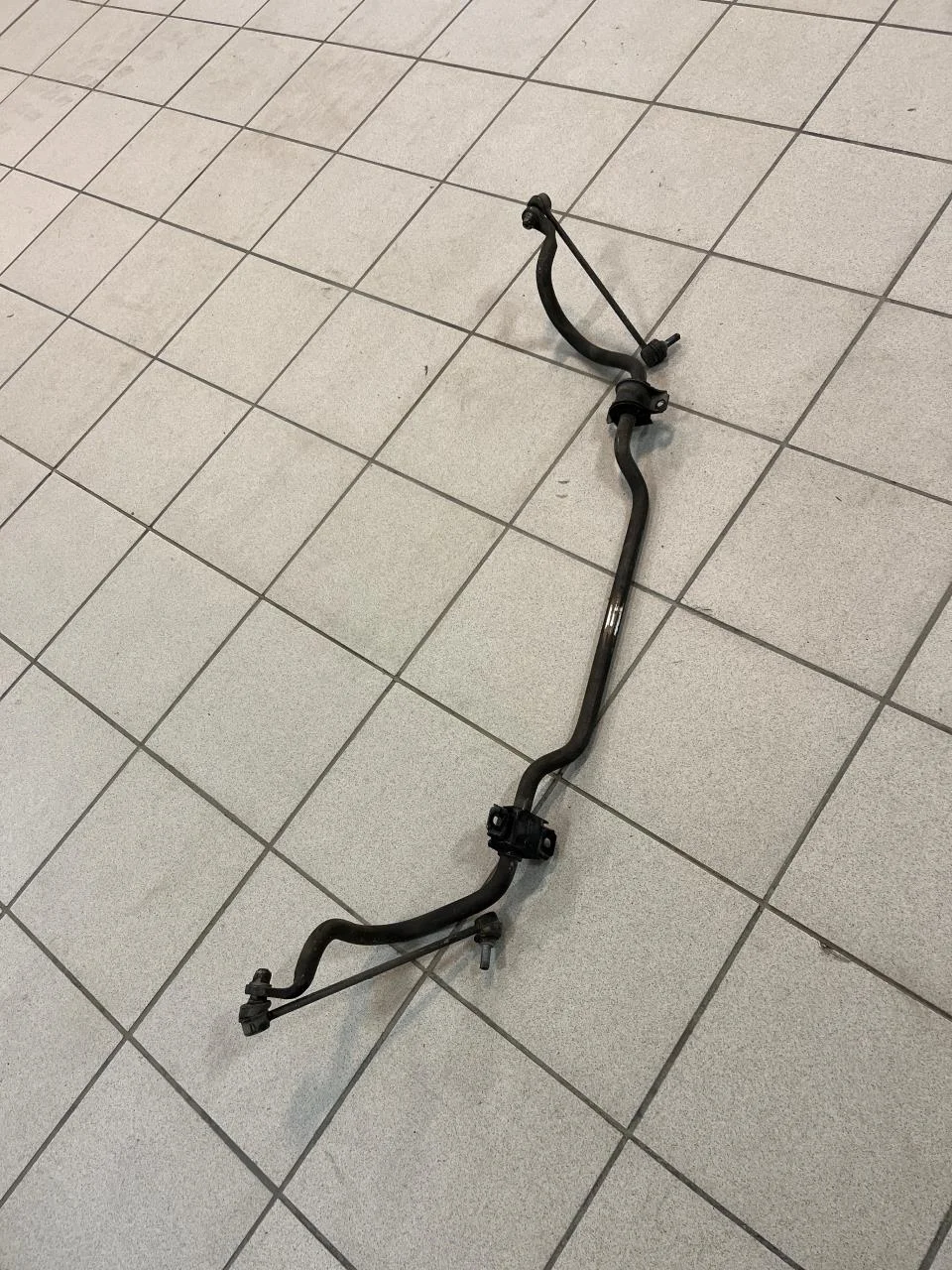 Maxus E-DELIVER9 2022- Front stabilizer bar