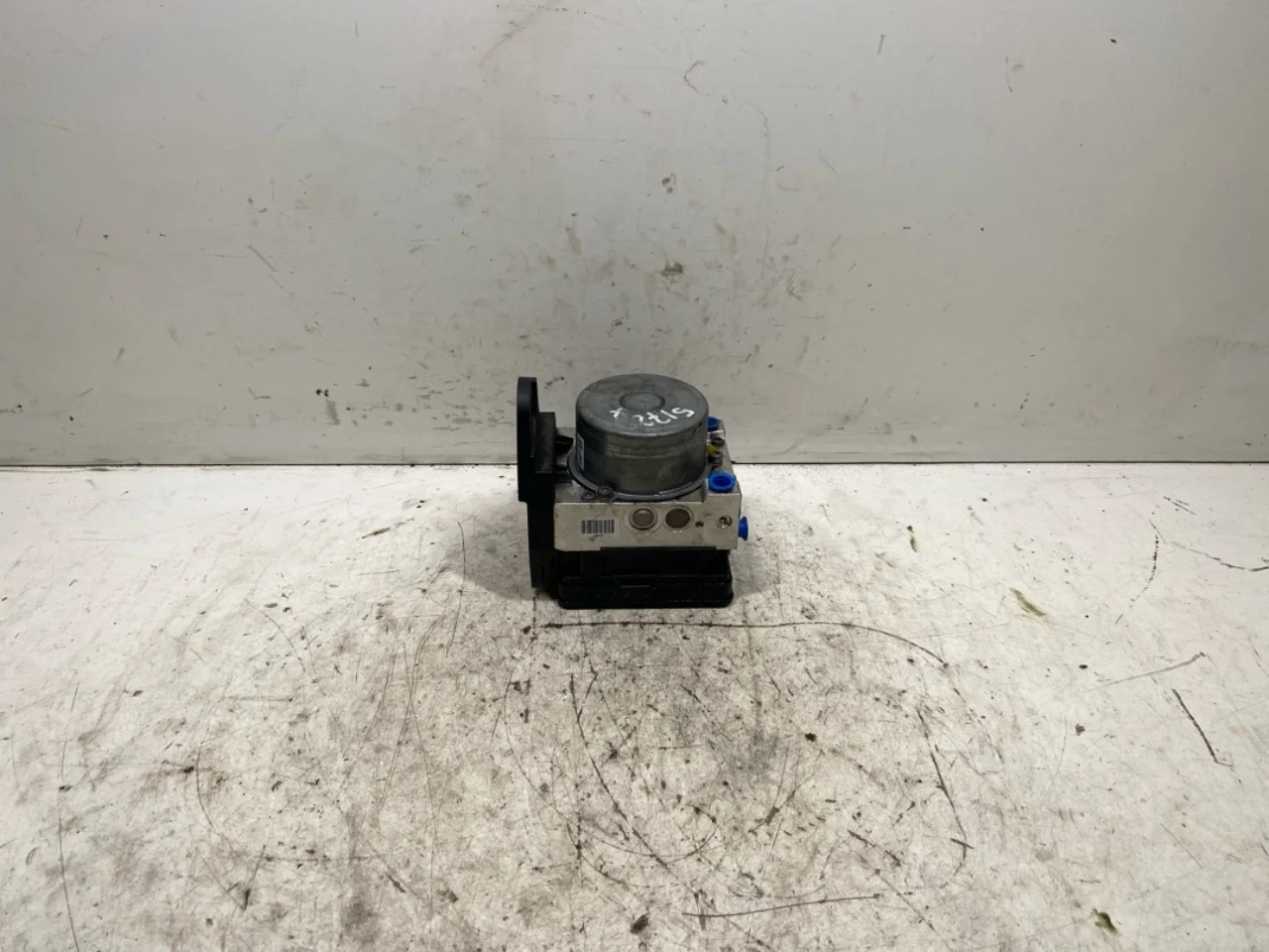 Skoda ENYAQ IV 2021- ABS hydraulic unit view 2