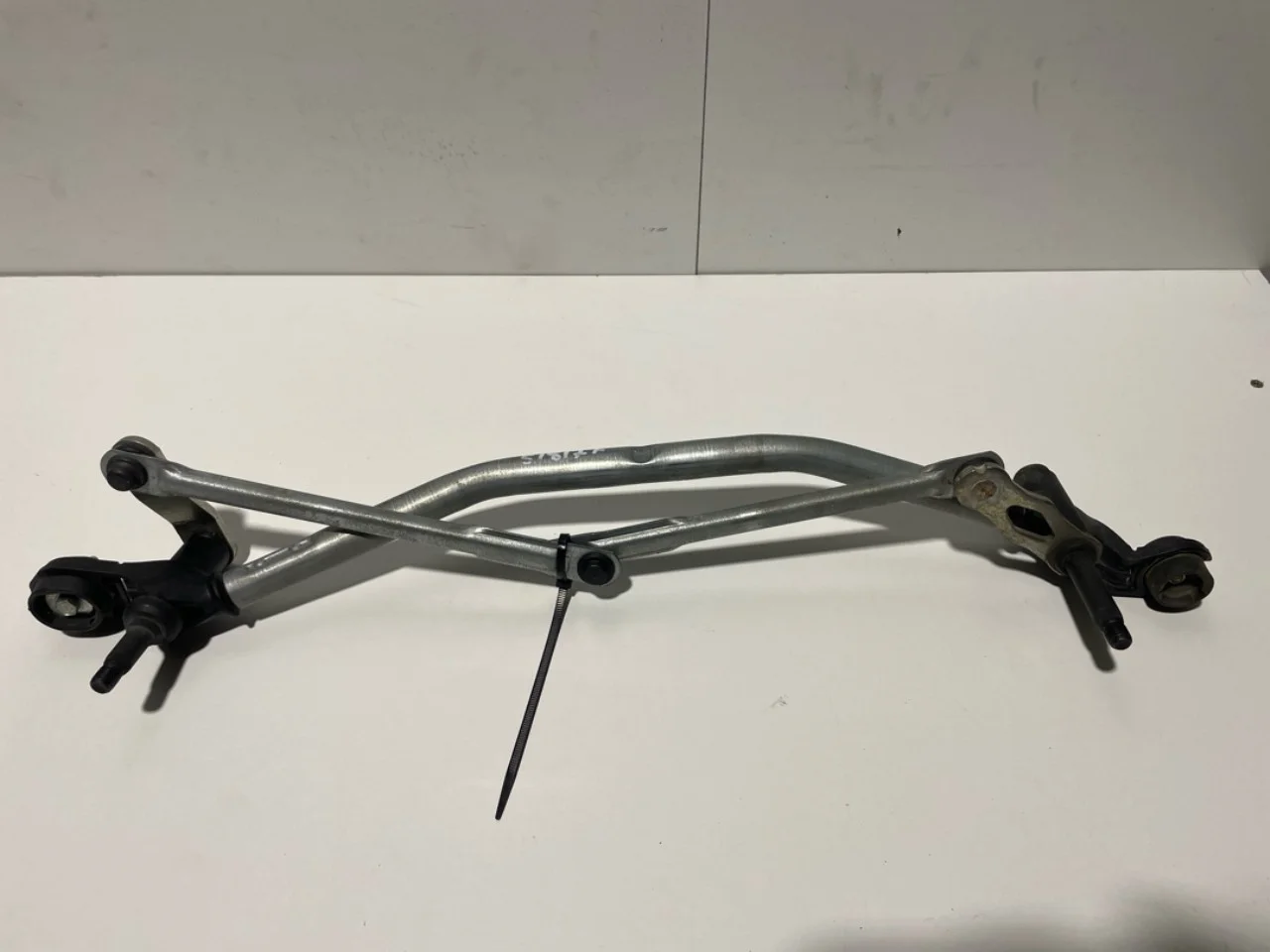 Opel / Vauxhall OPEL MOKKA 21 > Windshield wiper linkage view 3