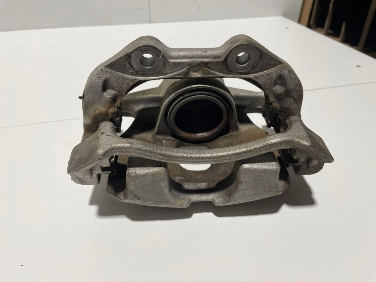Opel / Vauxhall OPEL MOKKA 21 > Féknyereg, első, bal nézet 3