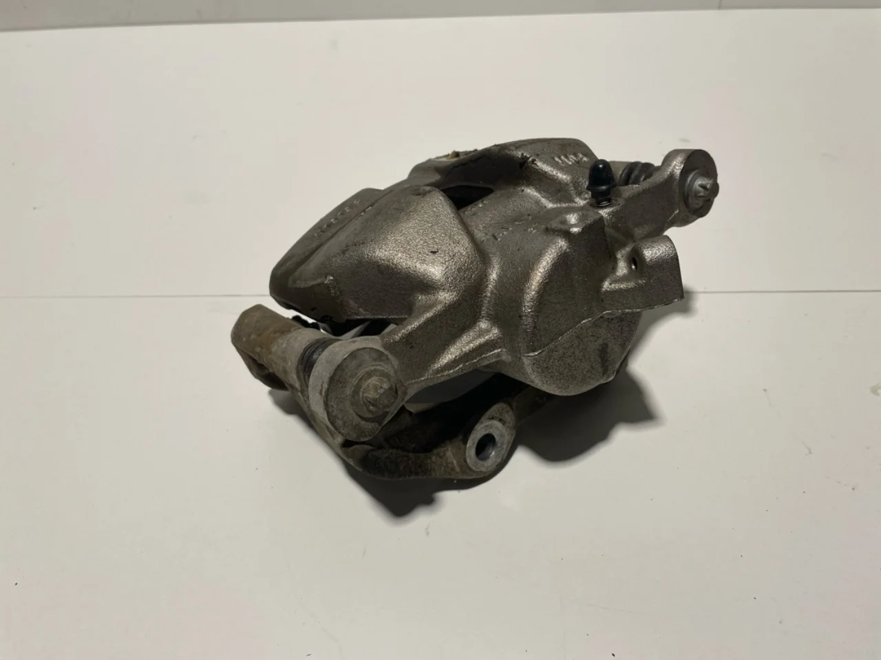 Opel / Vauxhall OPEL MOKKA 21 > Féknyereg, első, jobb nézet 2