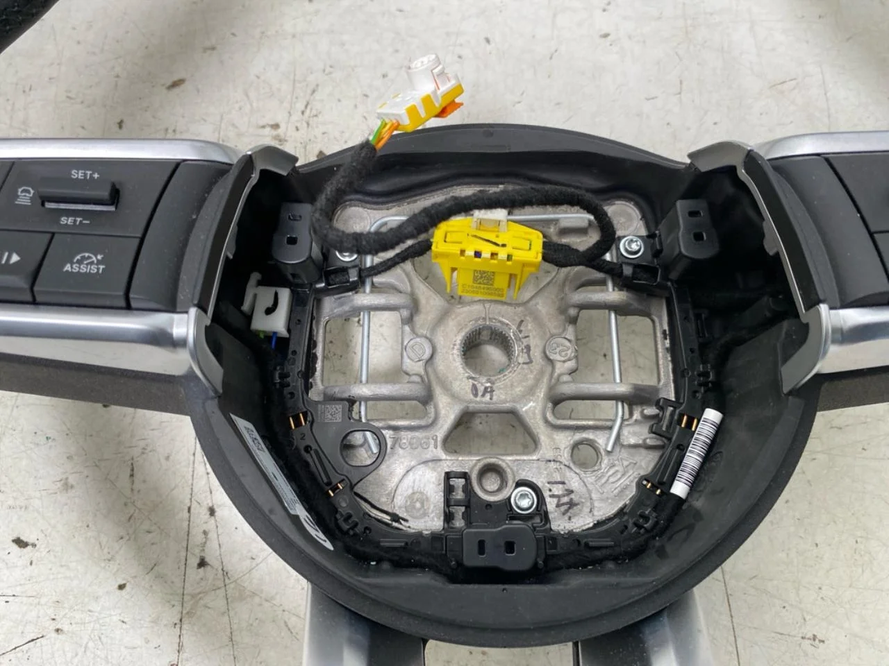 Jeep AVENGER 2023- Steering wheel view 2