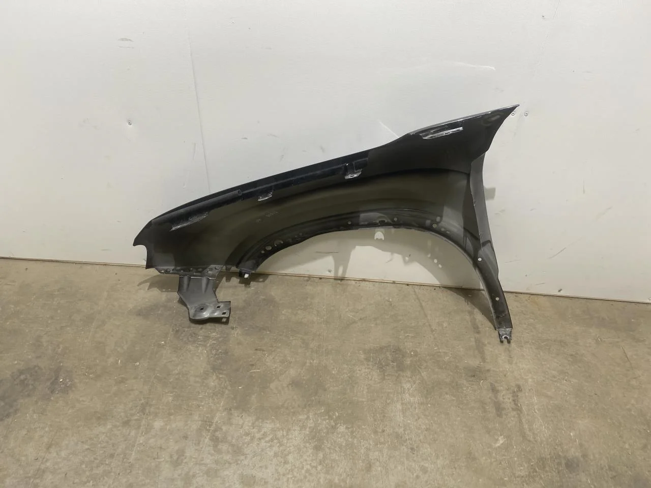 Jeep AVENGER 2023- Front right fender view 3