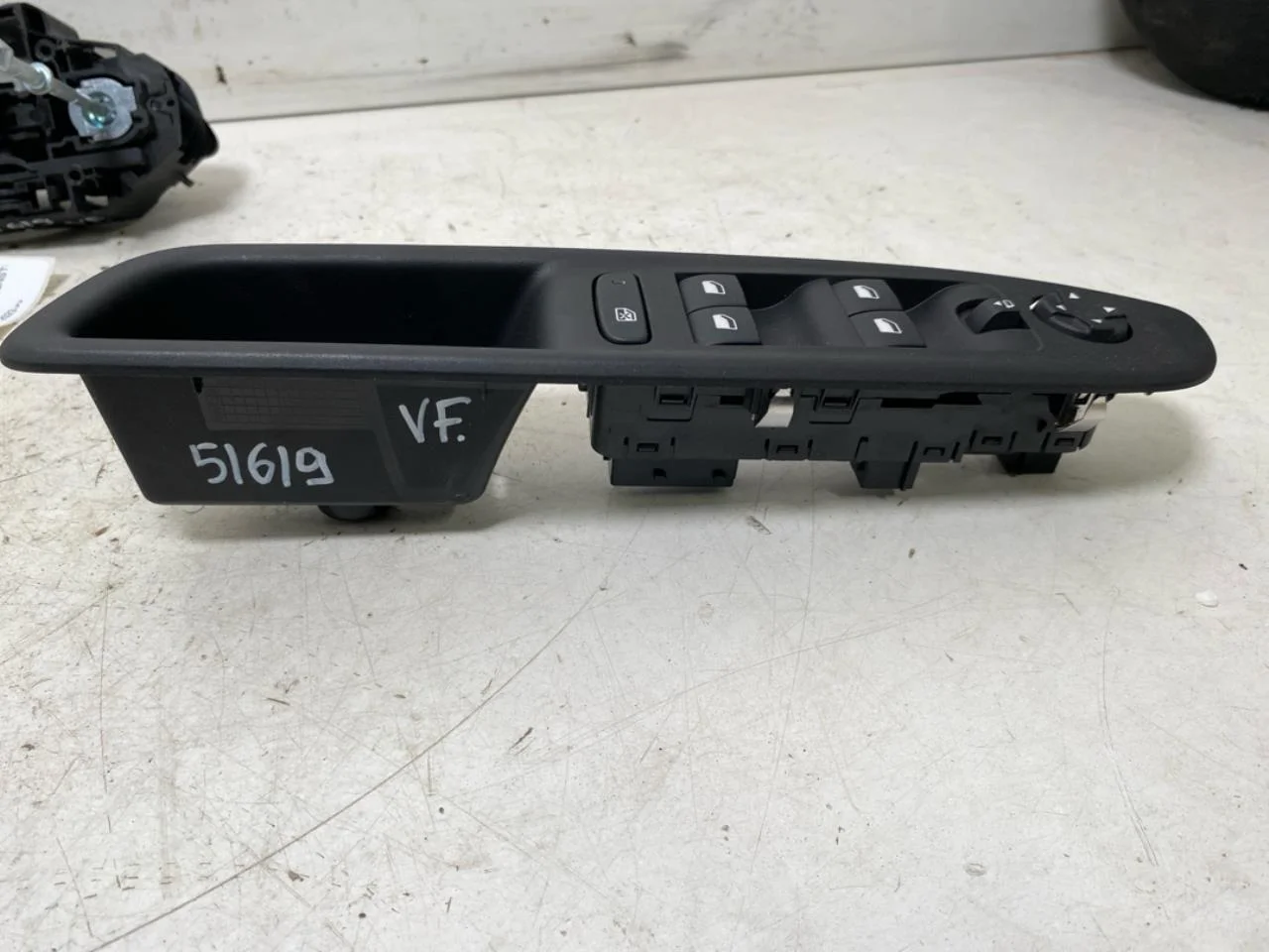Jeep AVENGER 2023- Window regulator switch view 2