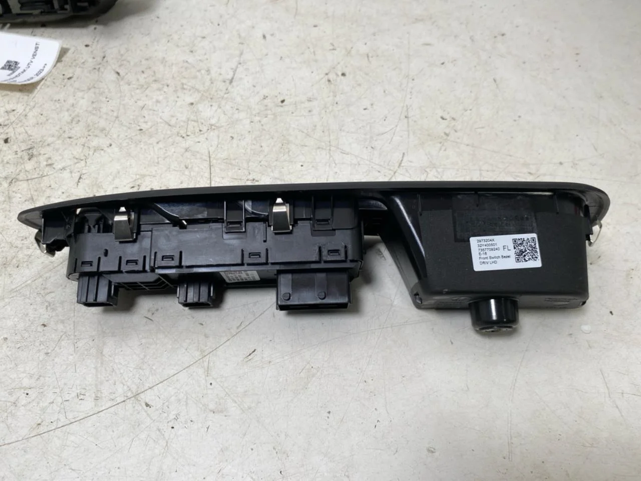 Jeep AVENGER 2023- Window regulator switch view 3