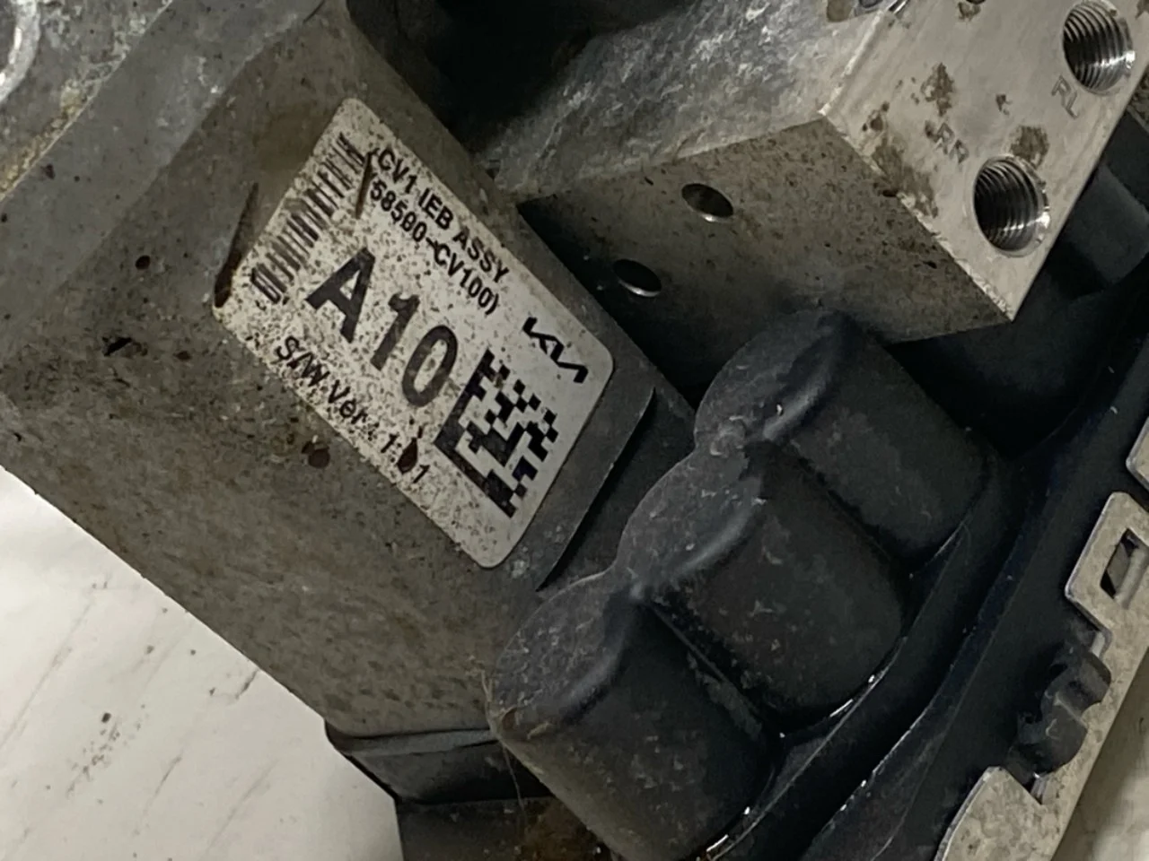 Kia EV6 2022- ABS hydraulic unit view 3