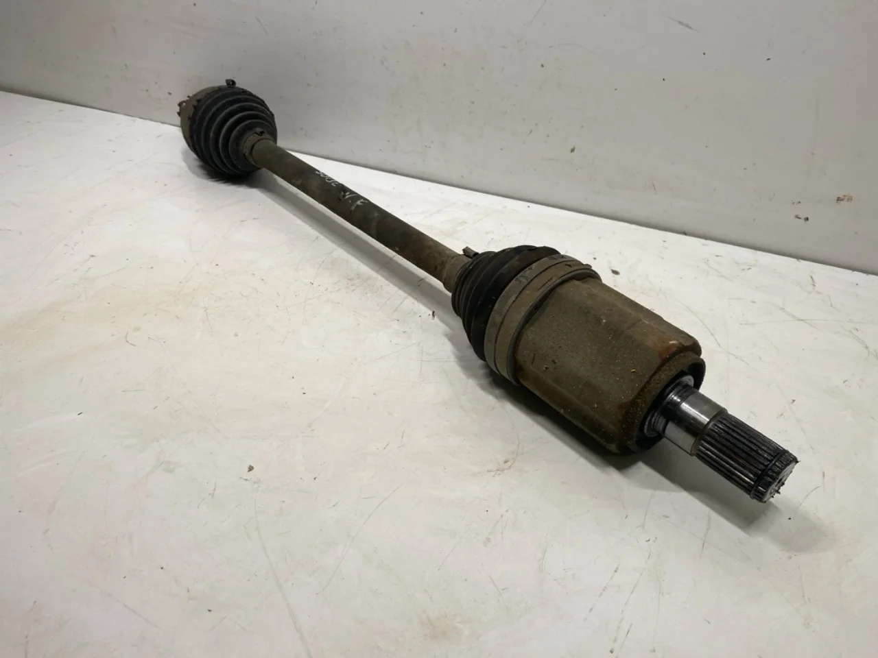 Kia EV6 2022- Front left driveshaft view 2