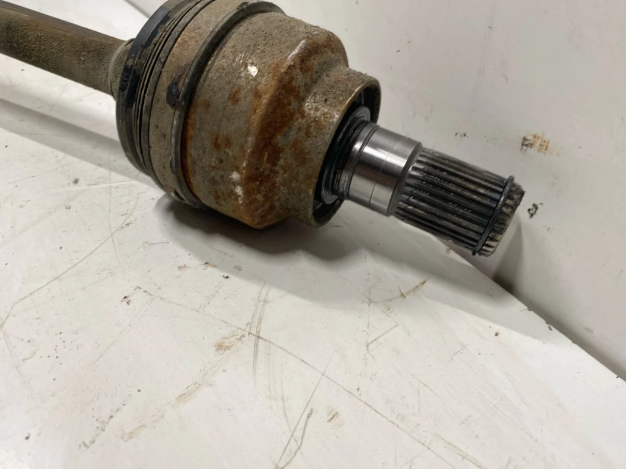 Kia EV6 2022- Rear right driveshaft view 4