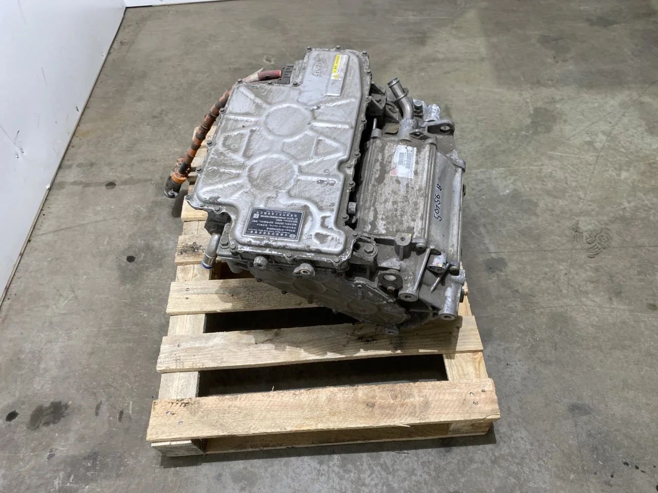 Byd TANG 2021->> Elektromos motor, hátsó nézet 2