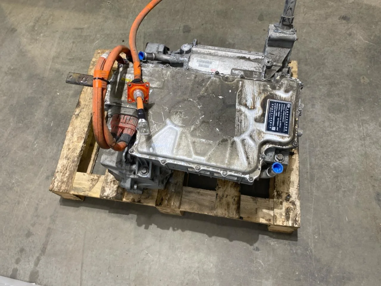 Byd TANG 2021->> Front electric motor view 3